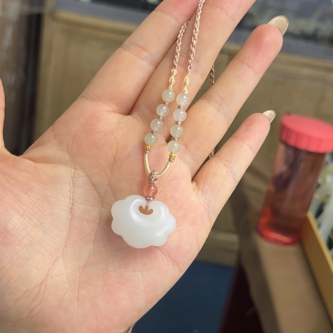 人***茶和田玉未镶嵌颈饰