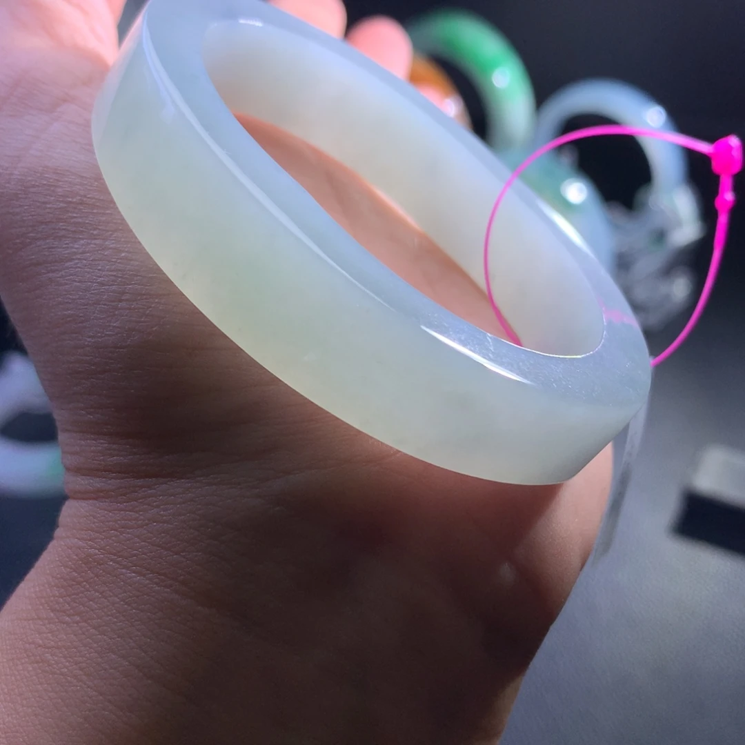 定制翡翠未镶嵌翡翠手镯