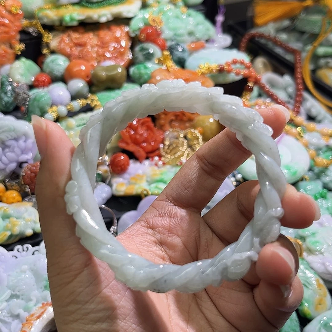 颈饰未镶嵌翡翠待编织