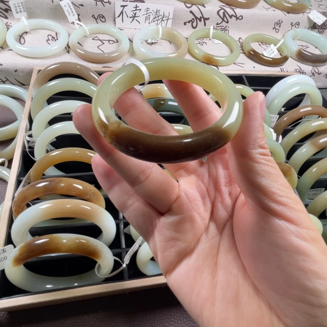 和田玉未镶嵌手镯