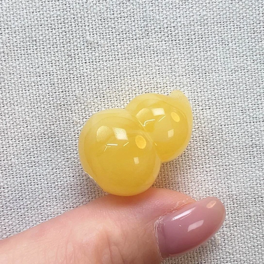双***熊琥珀未镶嵌珠宝奇石