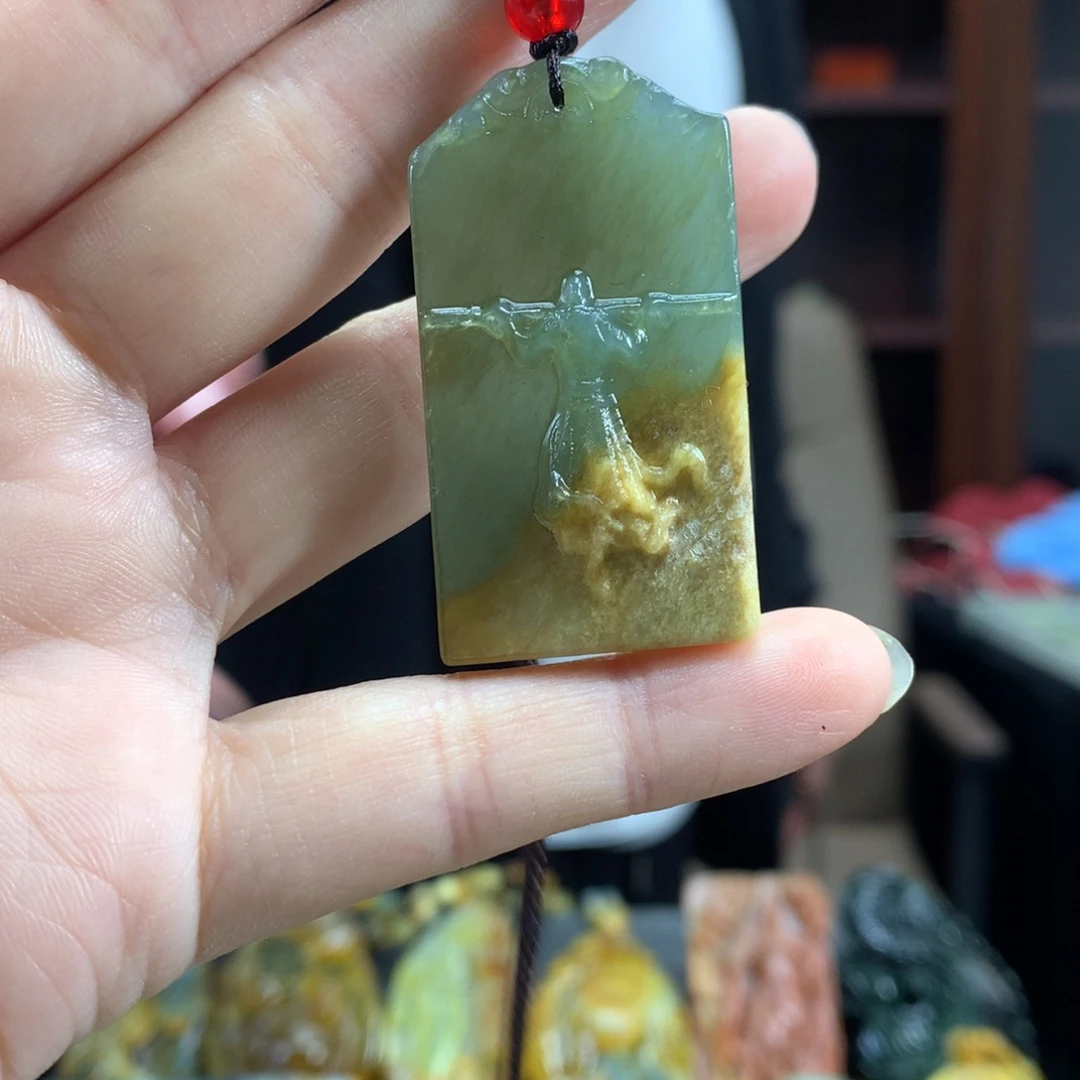 蛇纹石玉未镶嵌颈饰