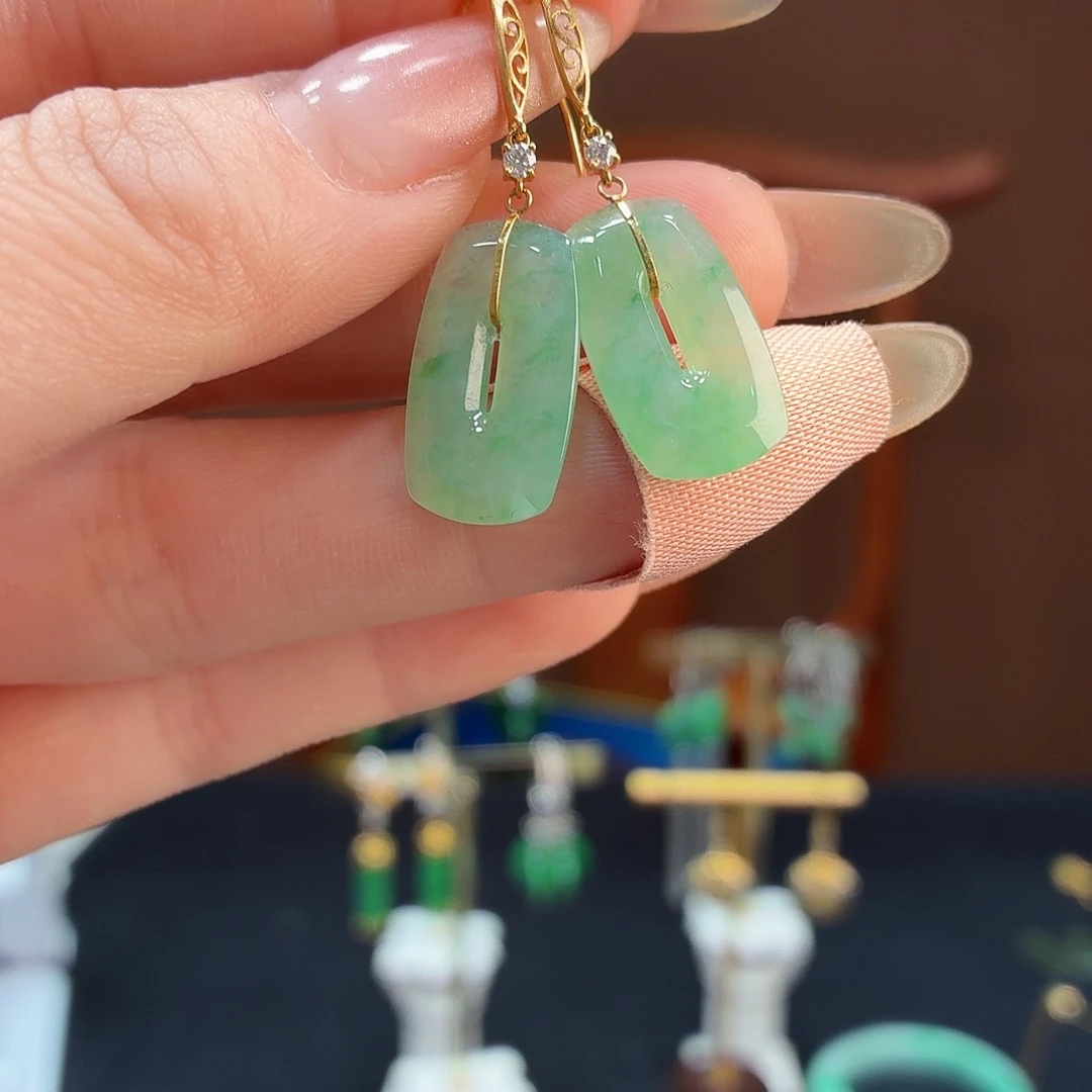 翡翠18K金镶嵌耳饰