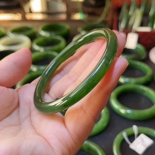 和田玉未镶嵌手镯