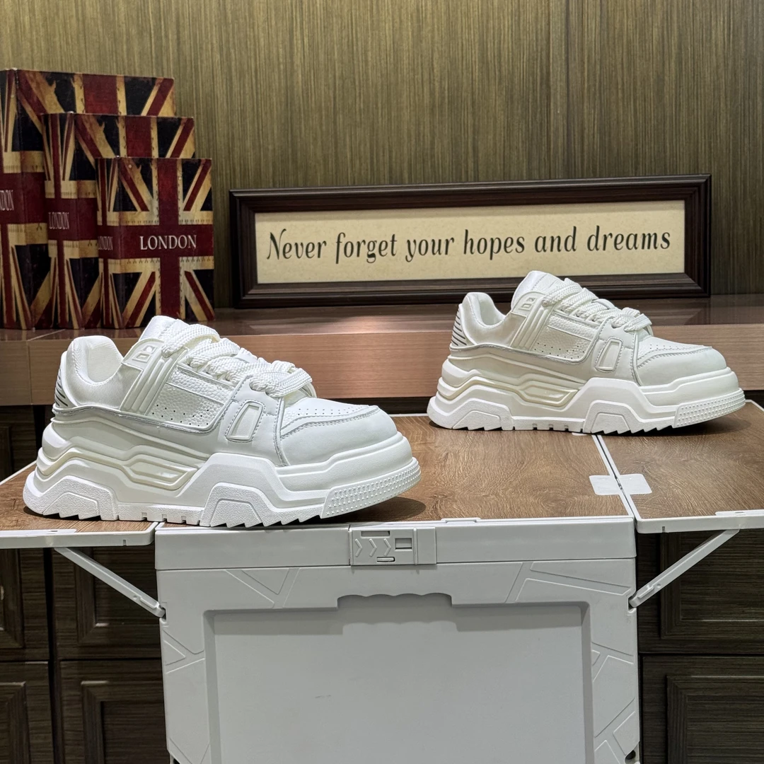 2025年秋季新款厚底增高潮流舒适轻奢男士时尚休闲鞋（标准码数）