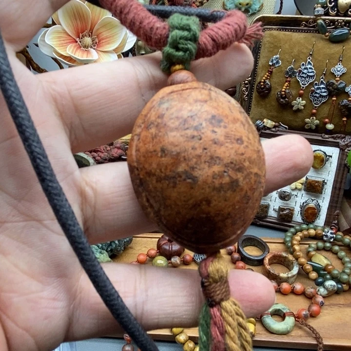 未镶嵌岫岩河磨玉（透闪石质玉）挂件