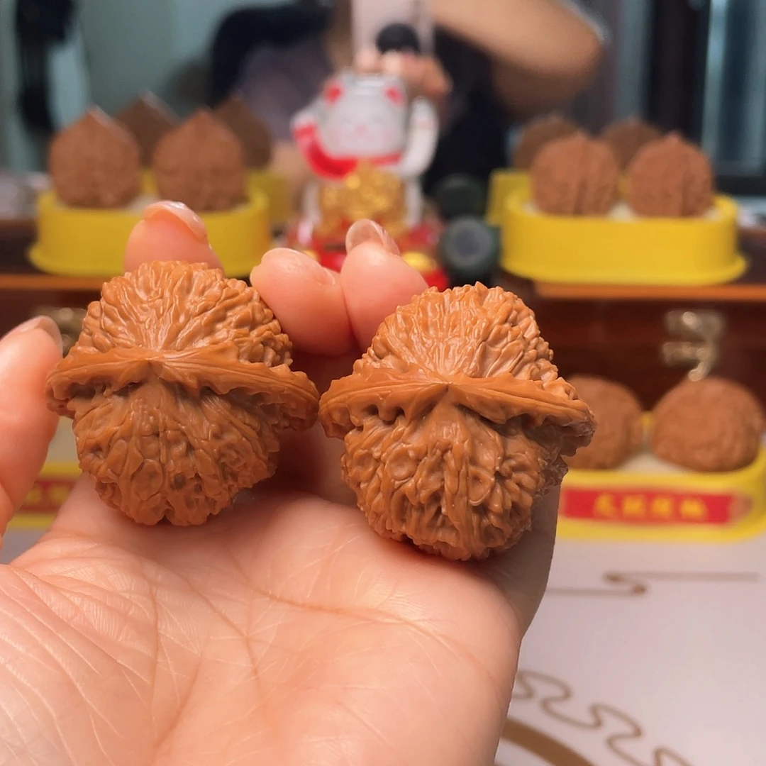 文玩核桃吊坠白狮支42