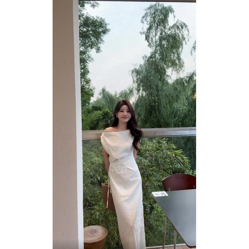 新【佳人有约】2025长裙法式斜肩款韩系连衣裙女气质简约性感设计感