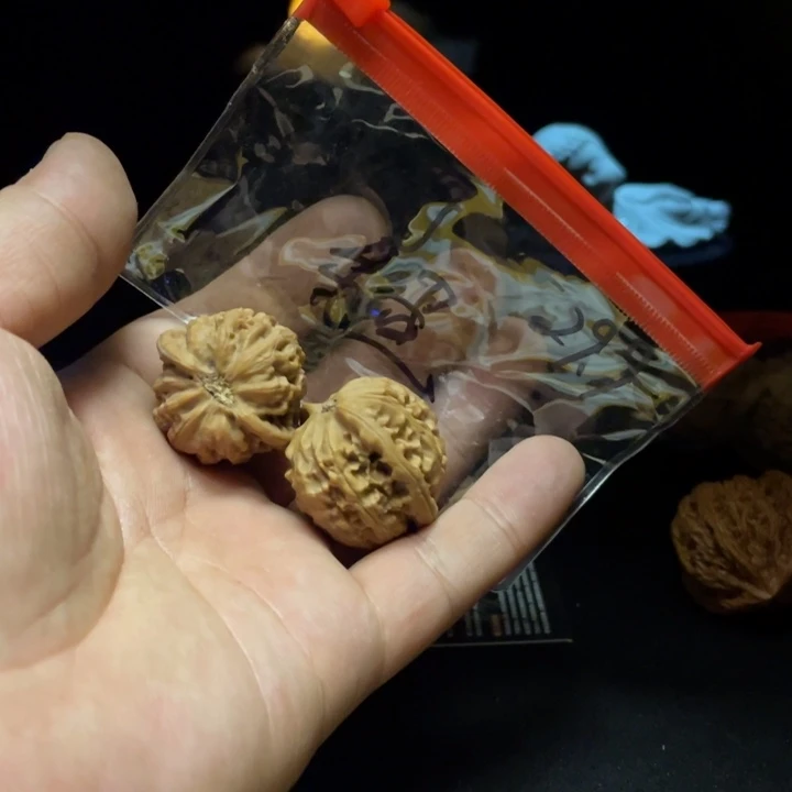 文玩核桃把件管***蛋宫灯