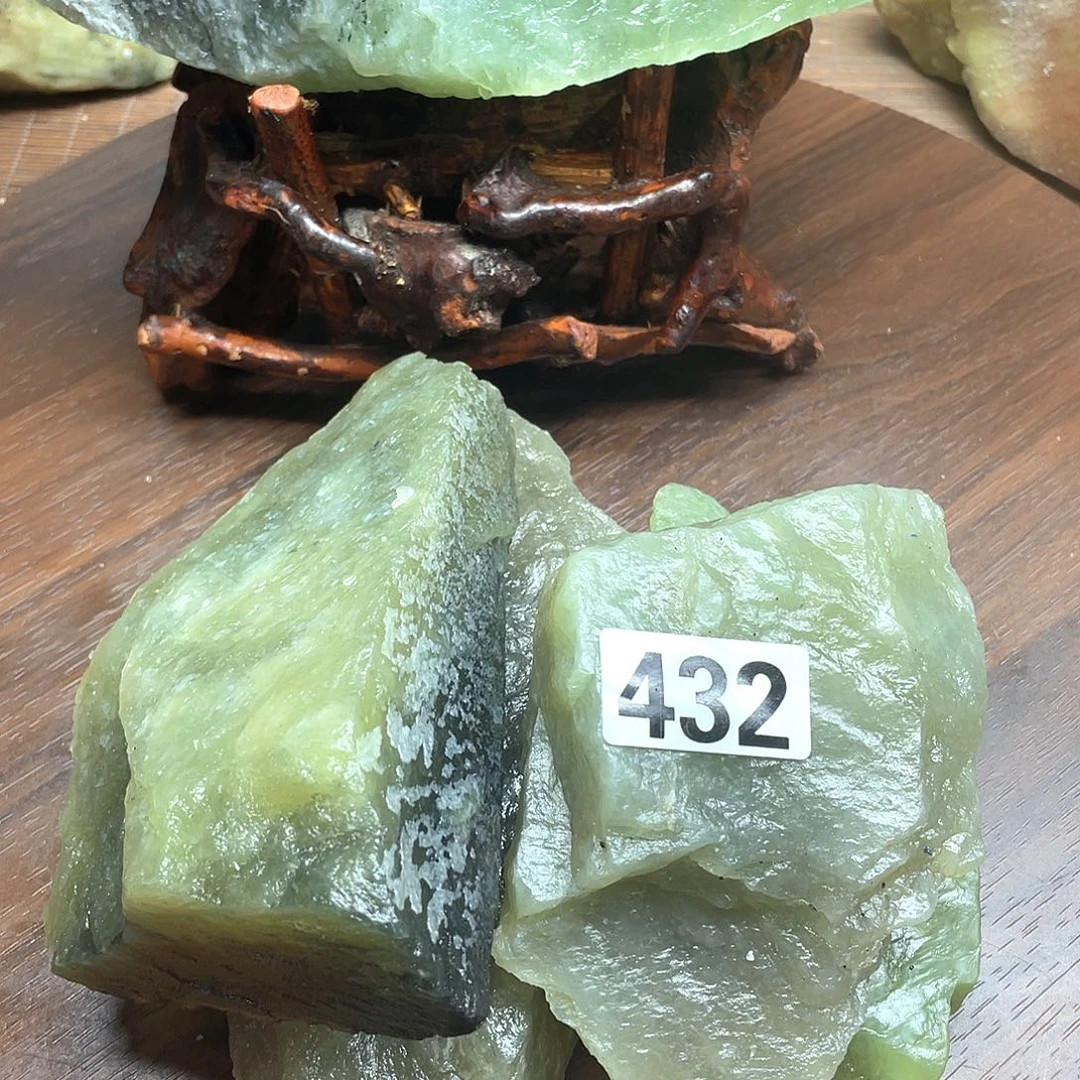 彭***。蛇纹石玉未镶嵌原石