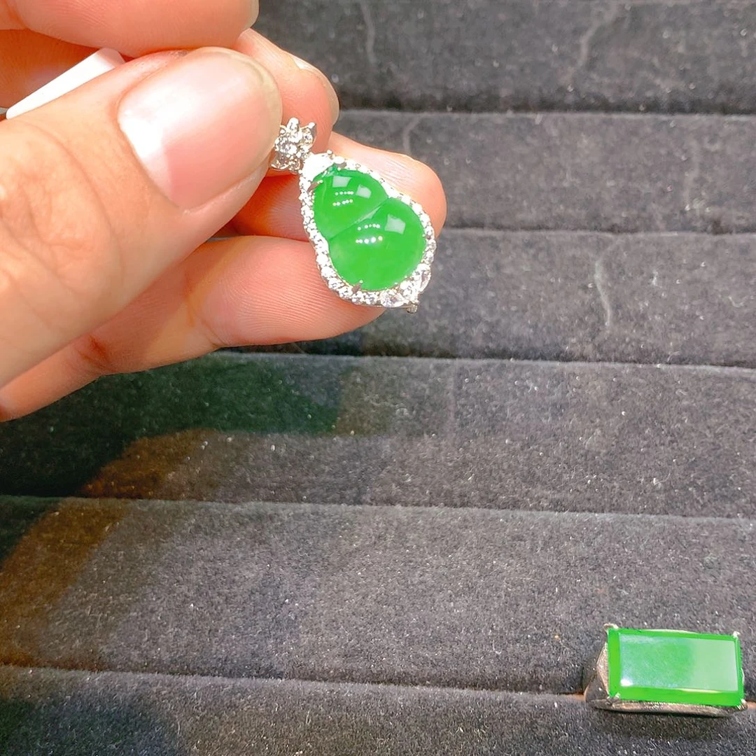 翡翠银S925镶嵌颈饰翡翠