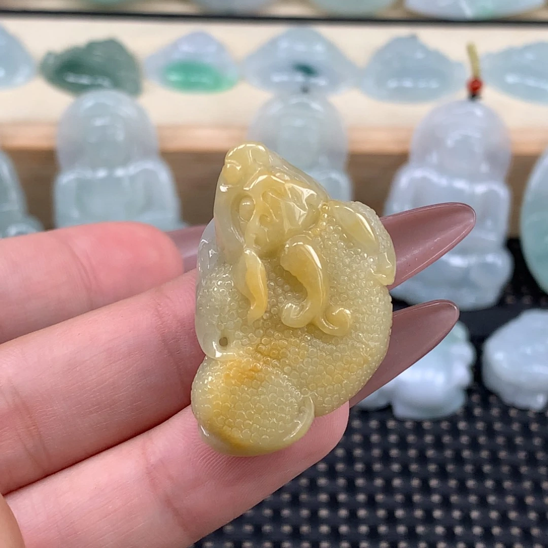 翡翠未镶嵌颈饰金蟾