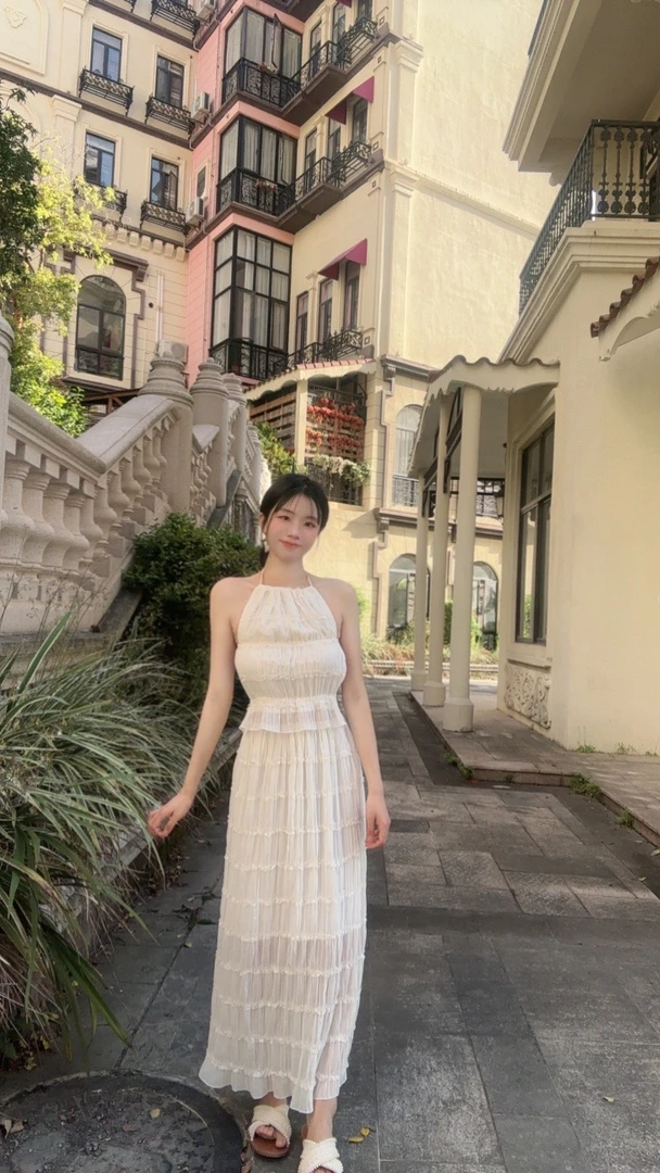 法式绝美纯欲套装女春夏2025挂脖抹胸背心半身长裙海边度假穿搭