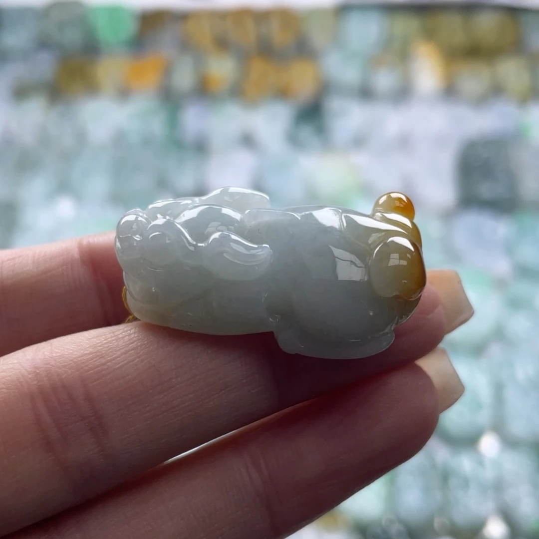 翡翠未镶嵌颈饰貔貅