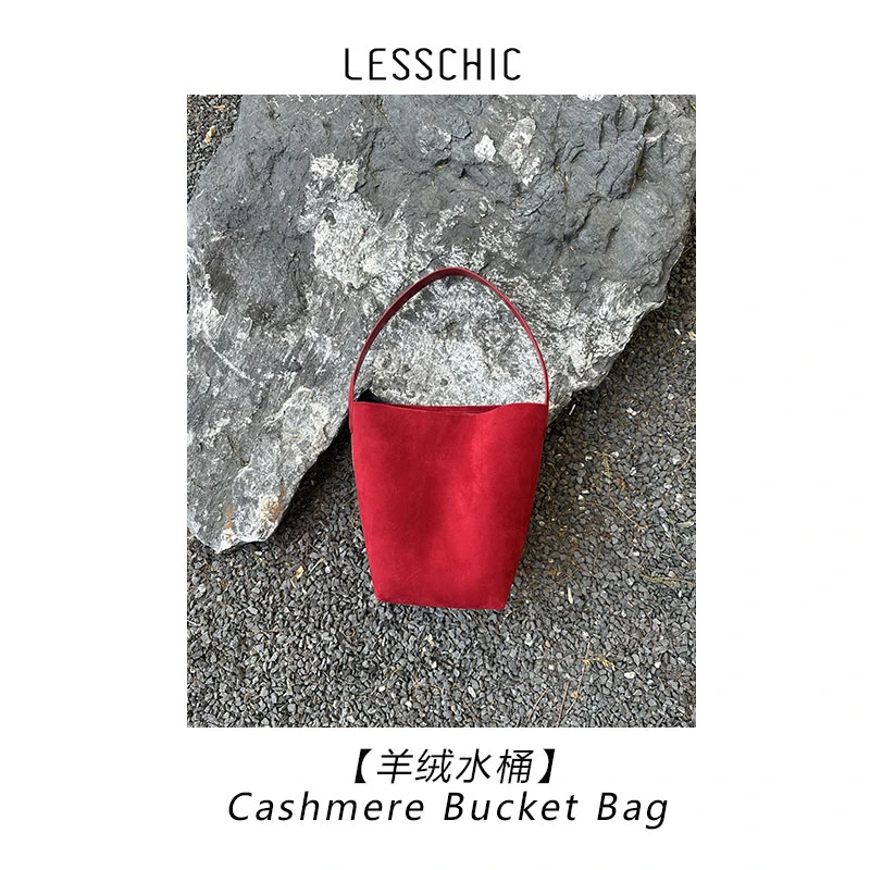 LESSCHIC 【羊绒水桶】Row家  高版本羊京绒正宫红绑带水桶单肩包