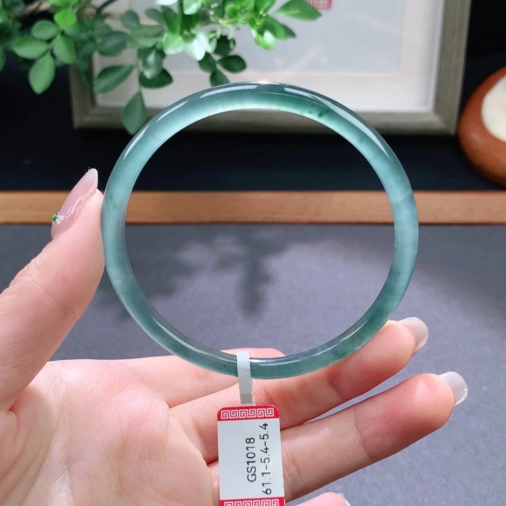 翡翠手镯未镶嵌天然翡翠手镯