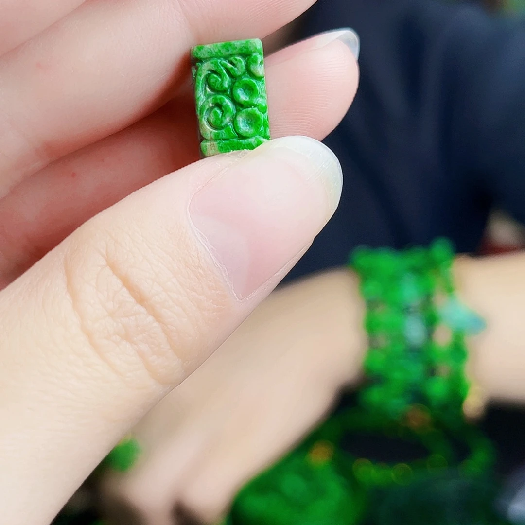 颈饰未镶嵌翡翠多样性