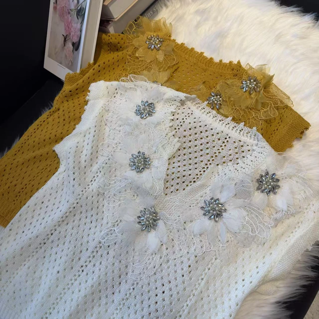 馨儿专属【百搭百配】25夏季立体花朵蕾丝刺绣拼接V领短款上衣XY115