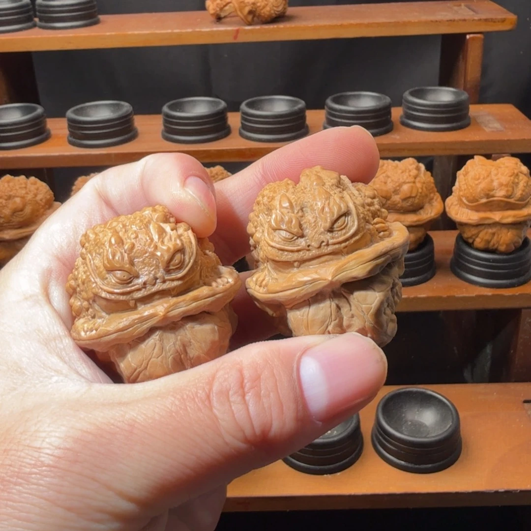 豪***烁核桃把件蛤蟆头雕刻龙蟾单面38