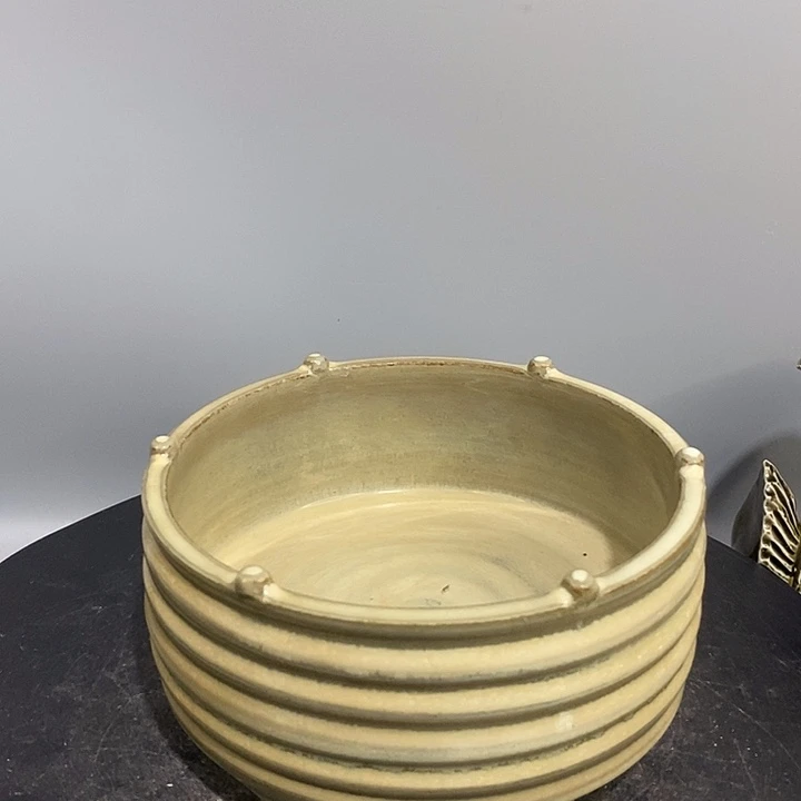 汝窑三足奁造型美观