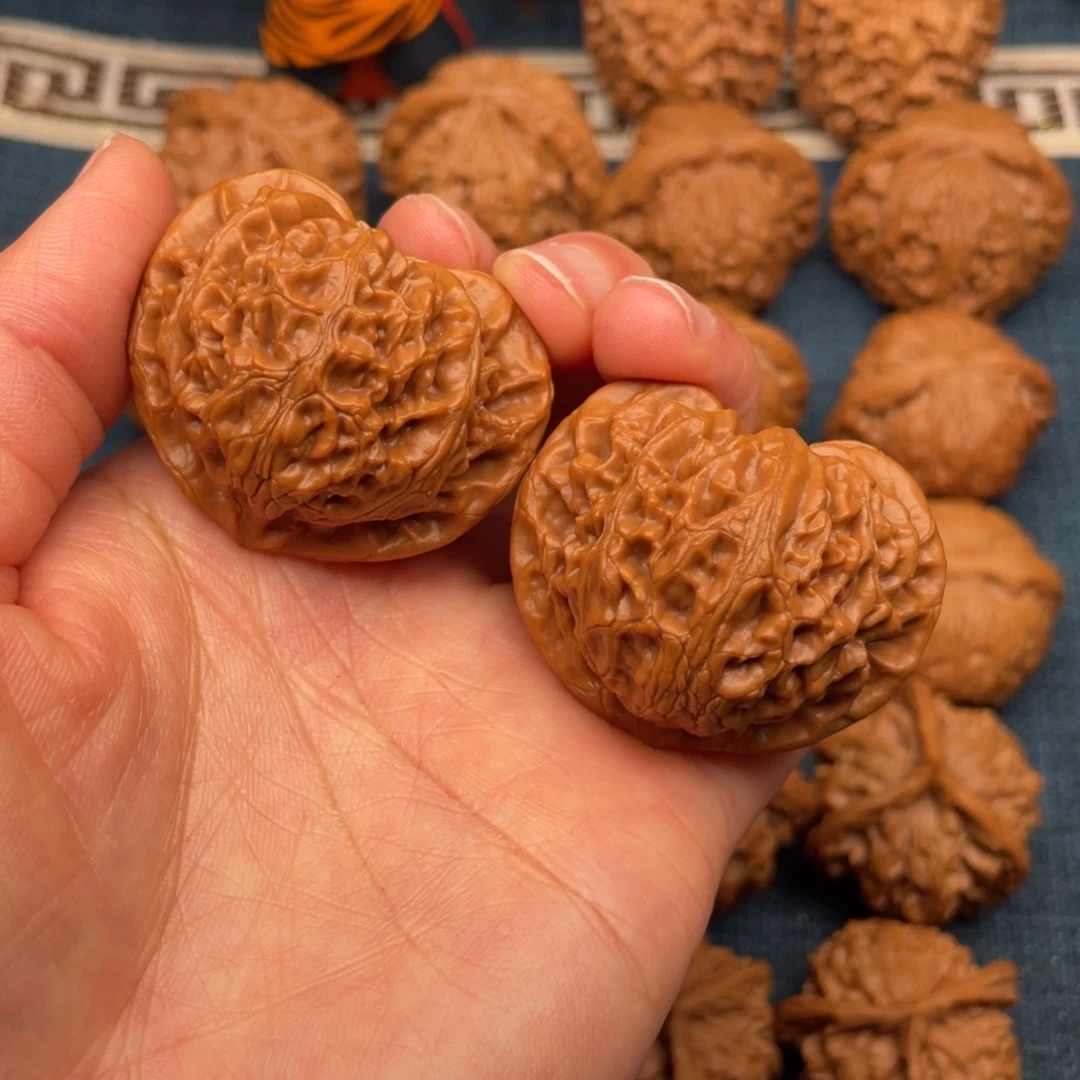 文玩核桃把件42桃心宫灯