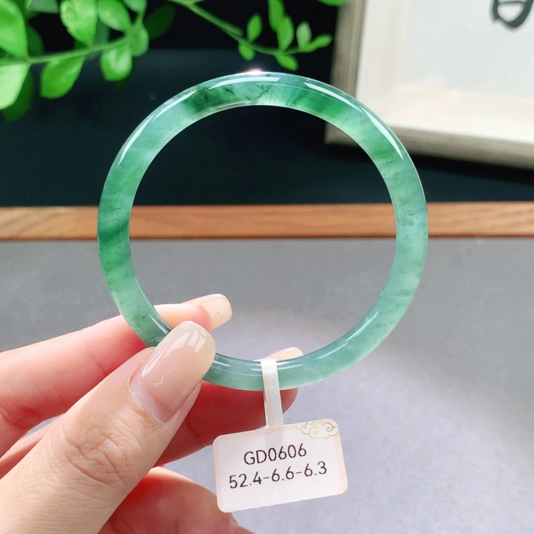 翡翠手镯未镶嵌天然翡翠