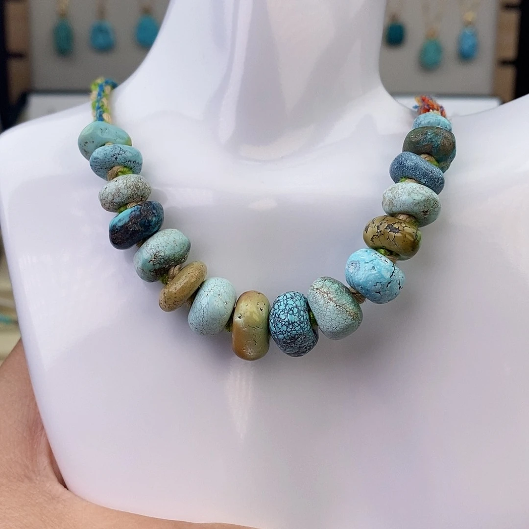 绿松石未镶嵌颈饰