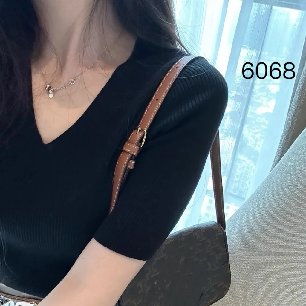 6068  （部分无水洗唛，介意慎拍）SANFAN新款针织衫