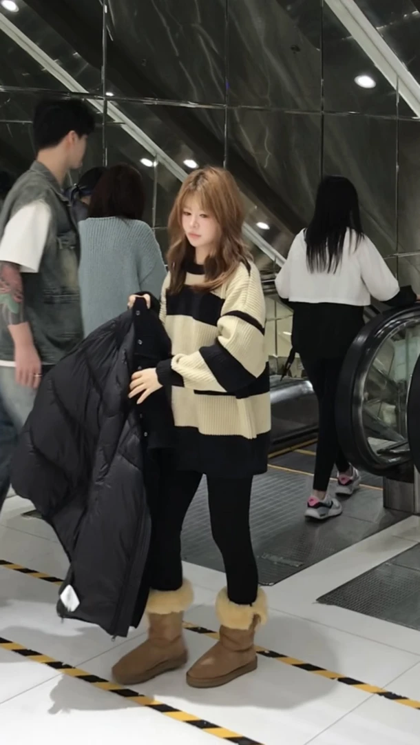 条纹宽松圆领长袖针织毛衣 6615