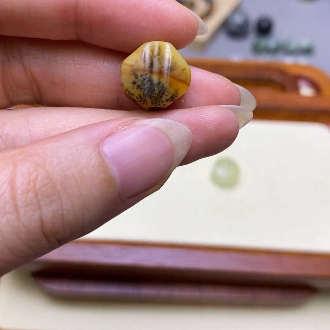 芬***织未镶嵌蛇纹石玉配饰