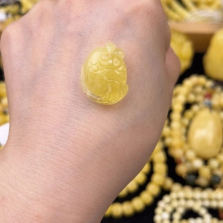 琥珀未镶嵌颈饰琥珀