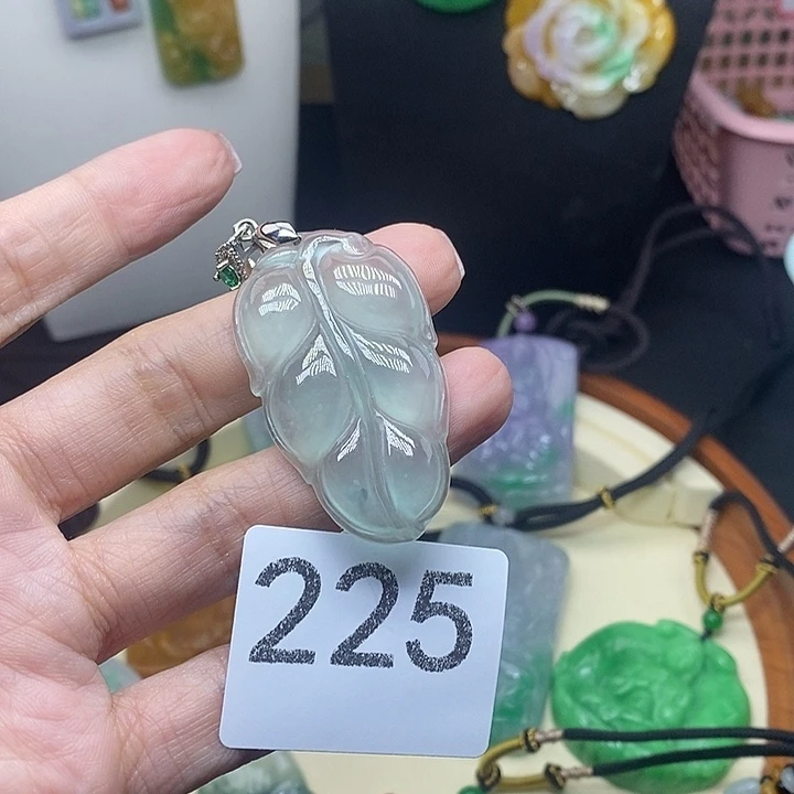 吊坠(赠链)未镶嵌翡翠