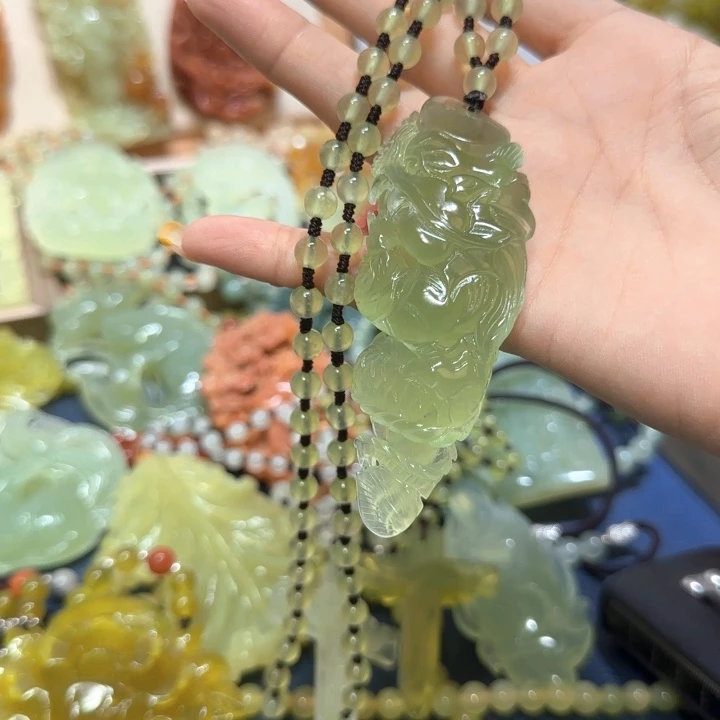 未镶嵌蛇纹石玉吊坠