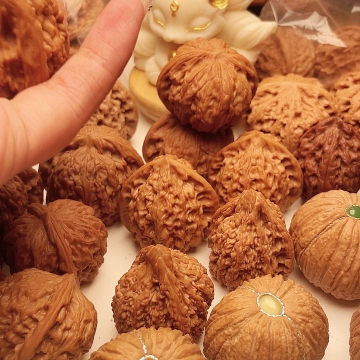 文玩核桃吊坠维*虎头