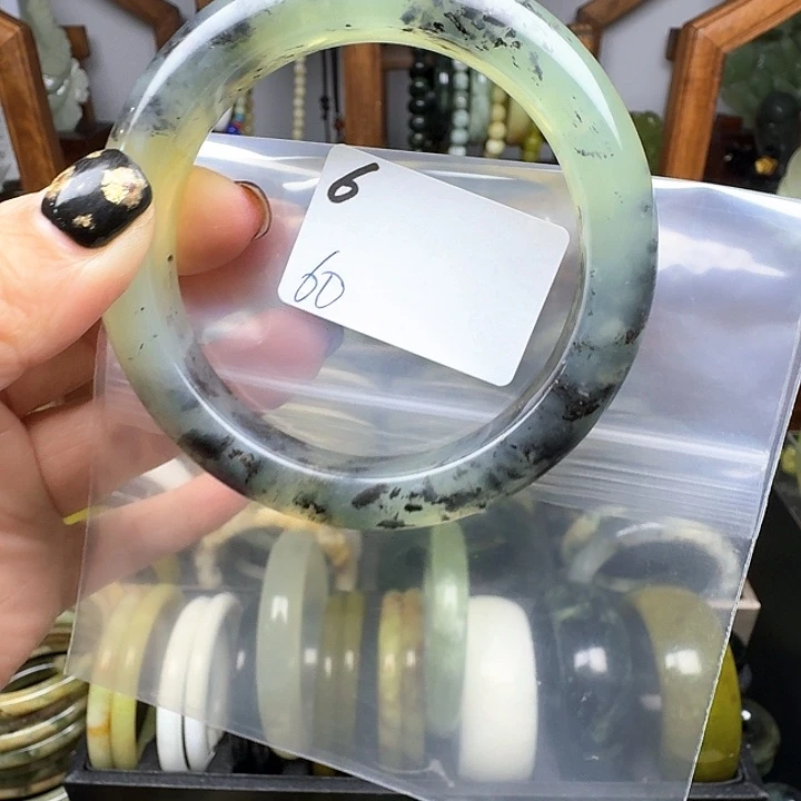 薇***微蛇纹石玉未镶嵌手镯