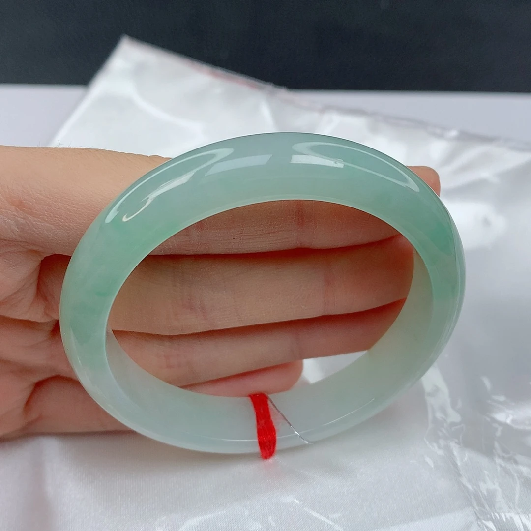 翡翠手镯未镶嵌53,5正圈秀气甜美种水好有纹