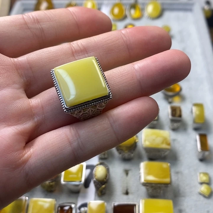 银S925镶嵌琥珀戒指