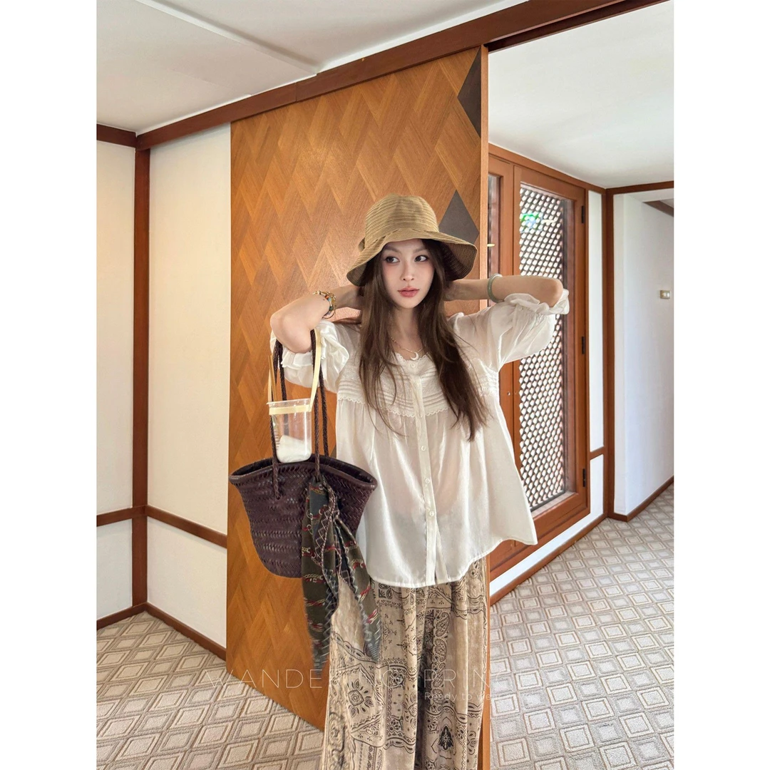 钱美西  花边镂空泡泡袖轻盈透气方领小衫M02591