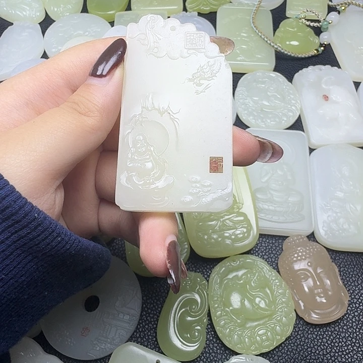 石英质玉未镶嵌颈饰