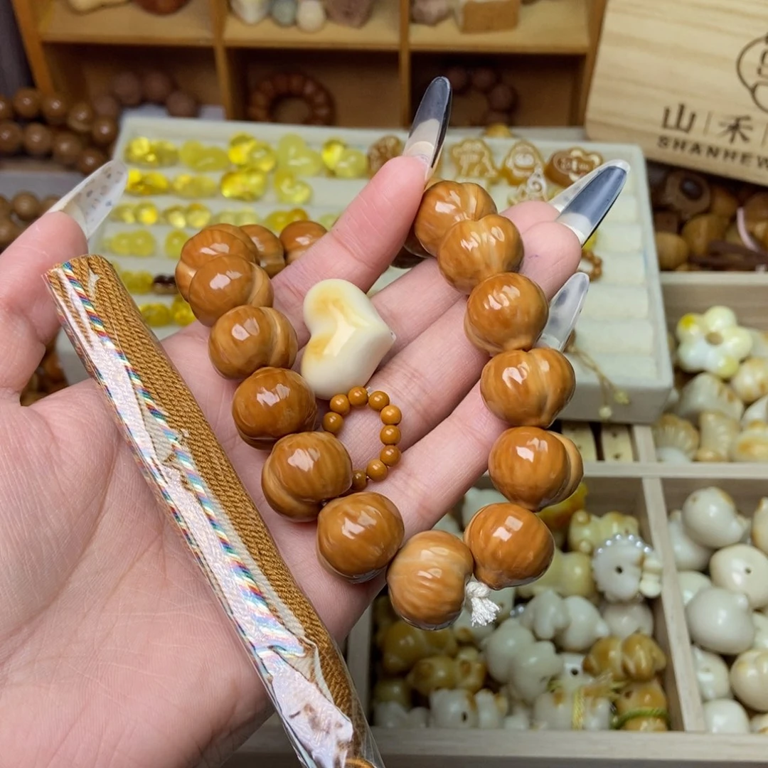 猴头核桃手串17蜜桃臀手持爱心橄榄核卡环金色流苏