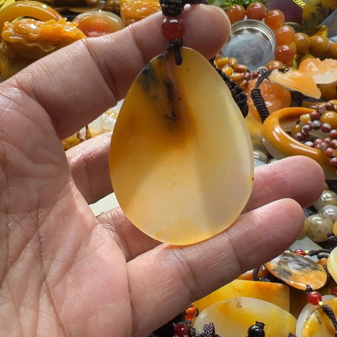 石英质玉未镶嵌颈饰