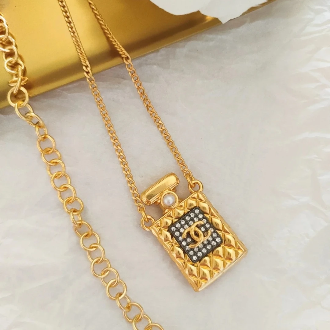 未使用 Chanel/香奈儿 项链香水瓶金色菱格纹精致时尚