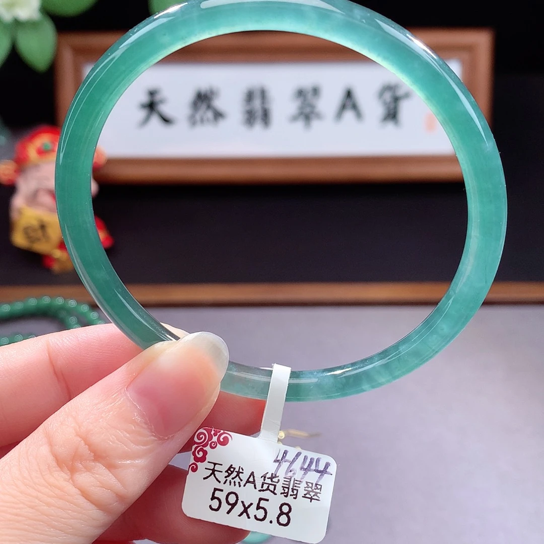 未镶嵌手镯（圆镯）翡翠
