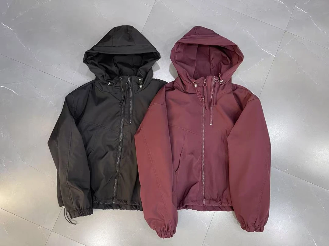 连帽经典拉链外套（不大不小）