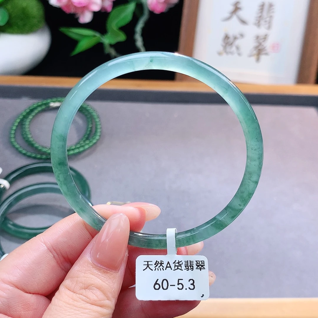 未镶嵌手镯（圆镯）翡翠