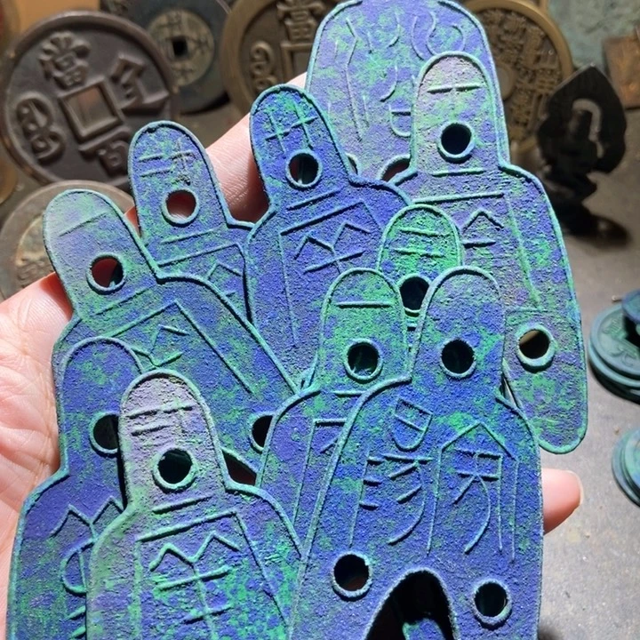 朱***军铜现代工艺品仿制品