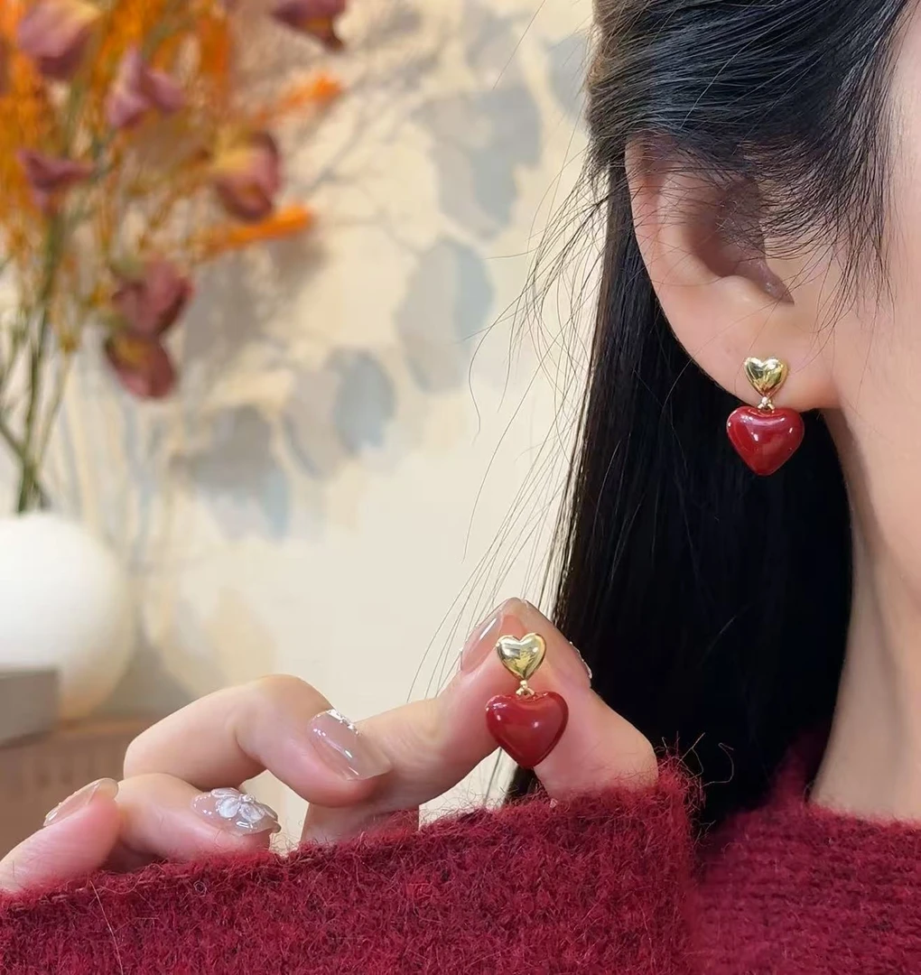 铜合金耳饰 2026轻奢温柔温婉风安可拉红滴釉金红双爱心耳钉