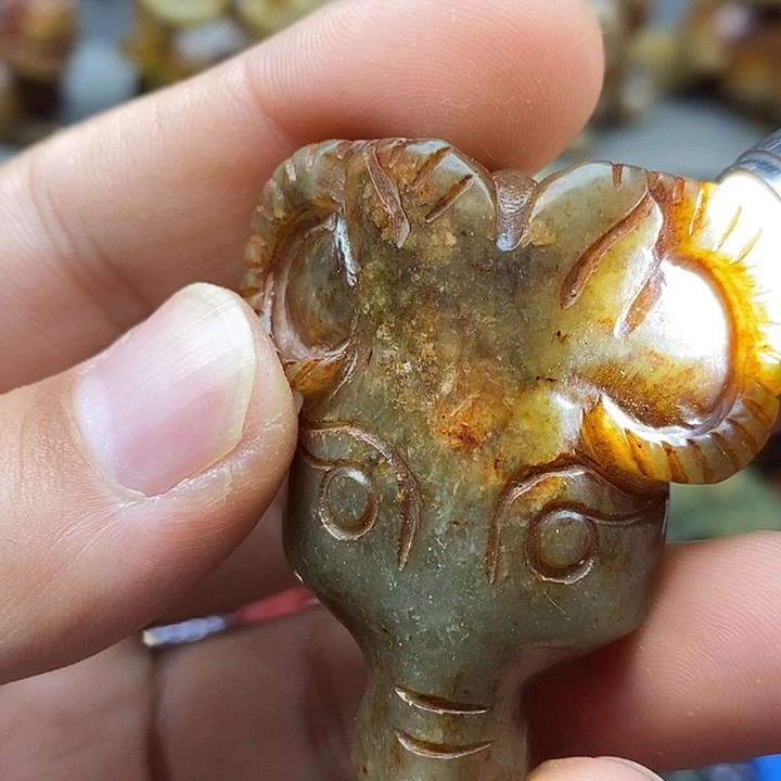 未镶嵌蛇纹石玉颈饰