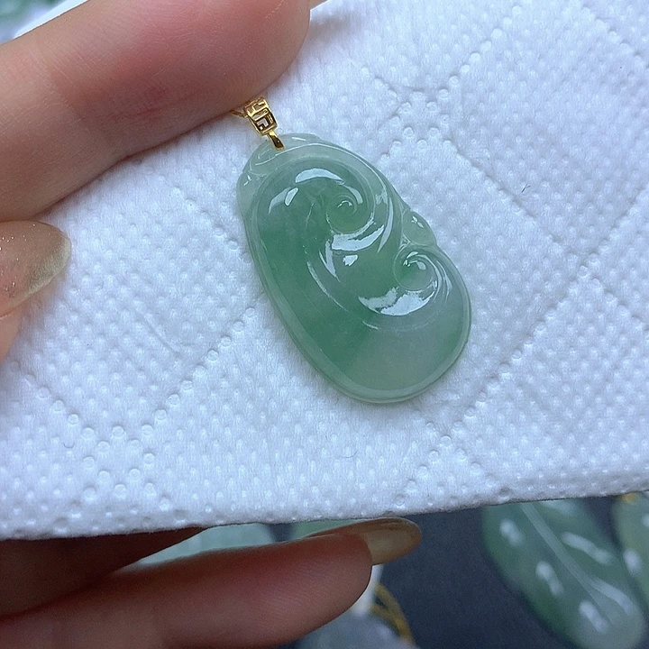 翡翠18K金镶嵌颈饰挂件