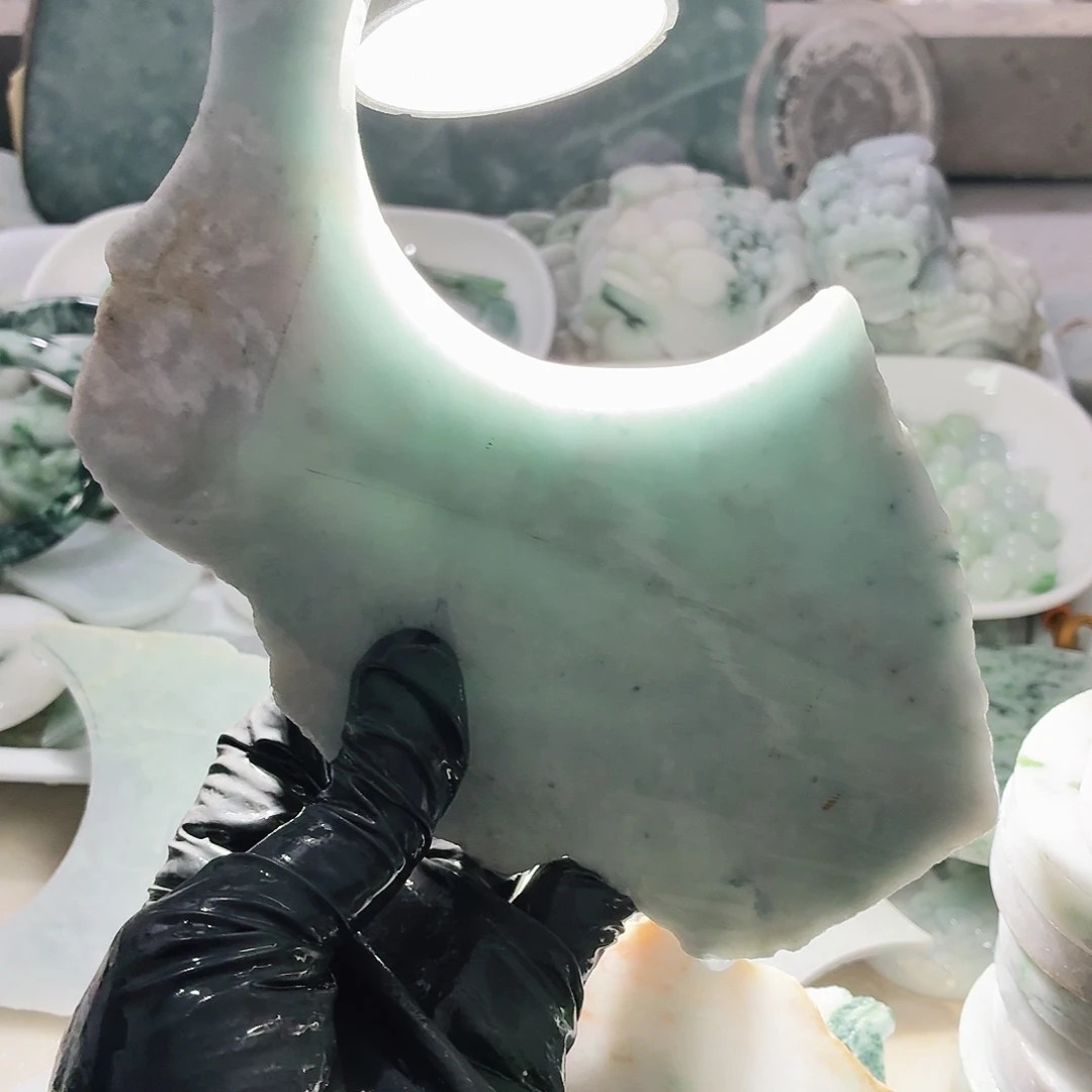 翡翠未镶嵌颈饰边角料